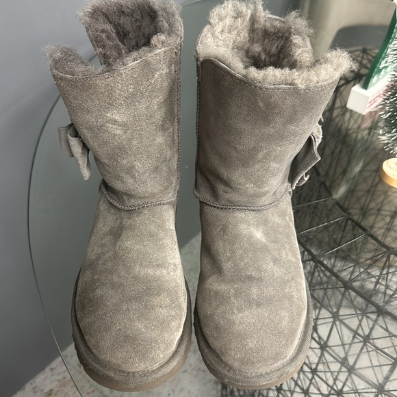Selling grey Pair of Uggs .Size US WOMENS size 6. - Picture 7 of 7